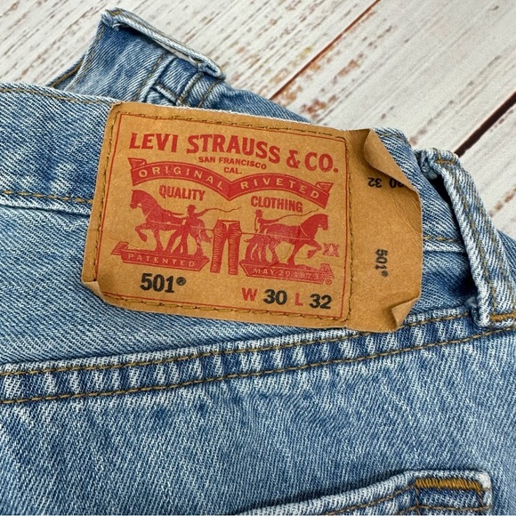 Levi's Men's 501 Size 30 x 30.7 Original Regular Fit Straight Leg Jeans - Picture 11 of 14